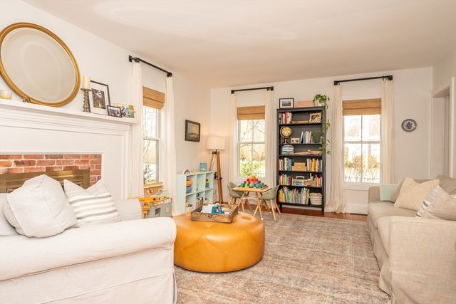 25 S Lincoln St, Natick, MA 01760