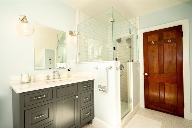 25 S Lincoln St, Natick, MA 01760