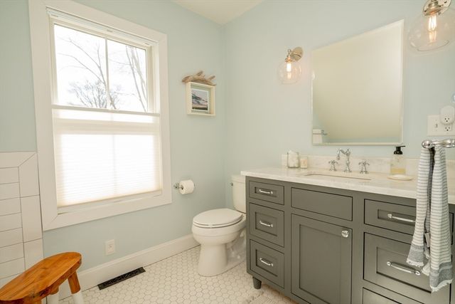 25 S Lincoln St, Natick, MA 01760