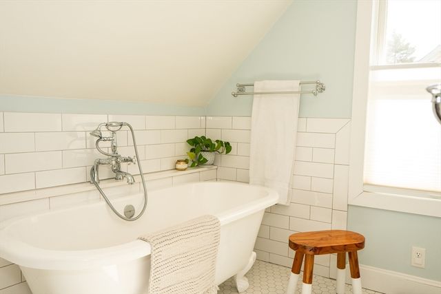 25 S Lincoln St, Natick, MA 01760