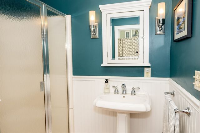 25 S Lincoln St, Natick, MA 01760