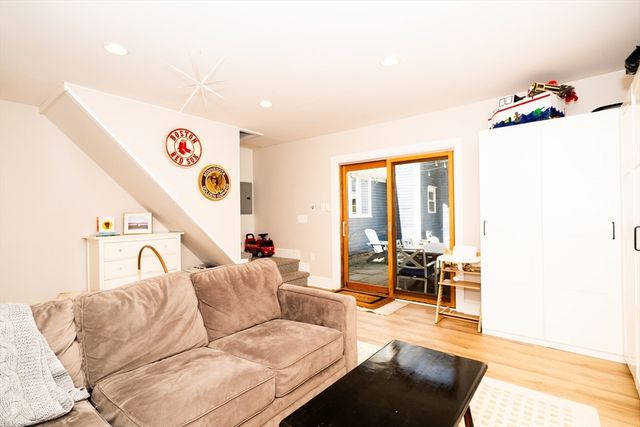 25 S Lincoln St, Natick, MA 01760