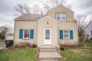 239 W Paradise DRIVE, West Bend, WI 53095