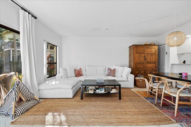 11863 Wimbledon Circle 446, Wellington, FL 33414