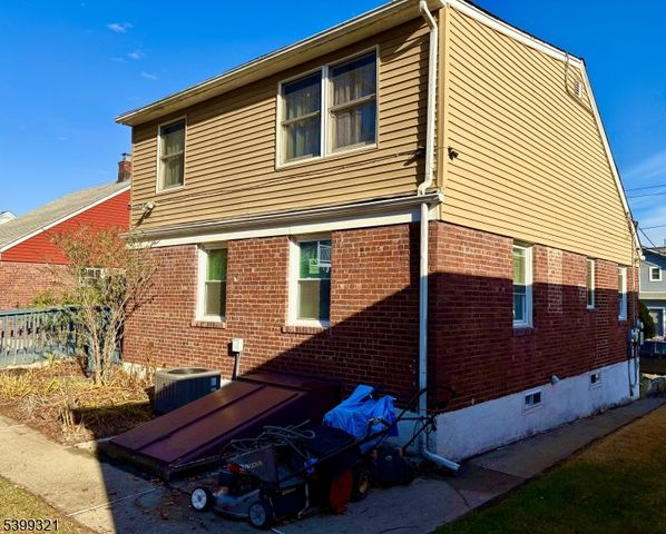 48 Sussex Rd, Bergenfield Boro, NJ 07621