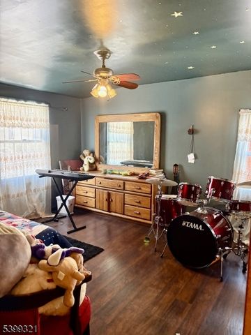 48 Sussex Rd, Bergenfield Boro, NJ 07621