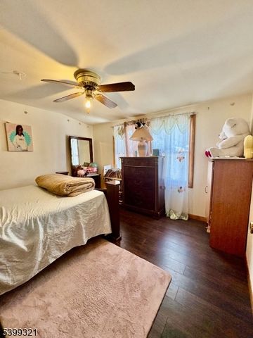 48 Sussex Rd, Bergenfield Boro, NJ 07621