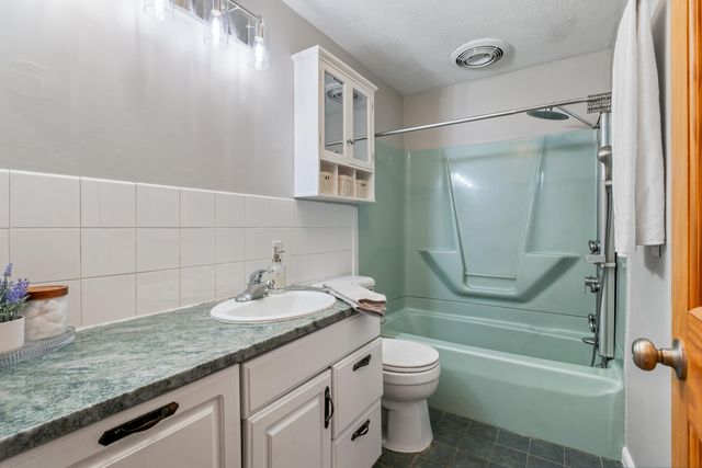 7737 Fruit Ridge Avenue NW, Sparta, MI 49345