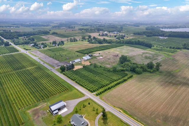 7737 Fruit Ridge Avenue NW, Sparta, MI 49345