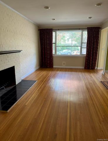 207-20 43rd Ave, Bayside, NY 11361