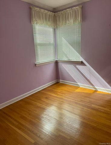 207-20 43rd Ave, Bayside, NY 11361