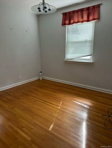 207-20 43rd Ave, Bayside, NY 11361