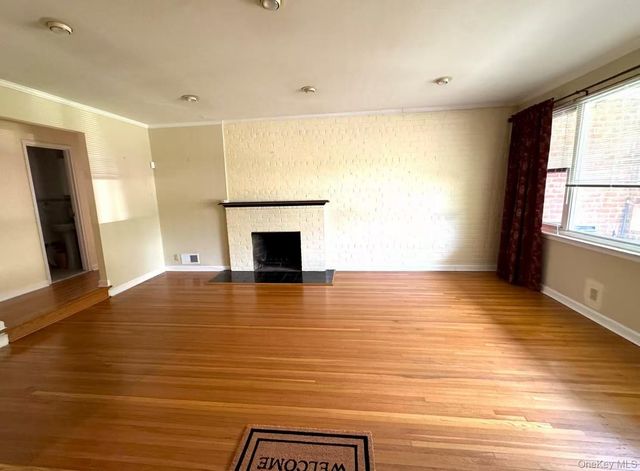 207-20 43rd Ave, Bayside, NY 11361