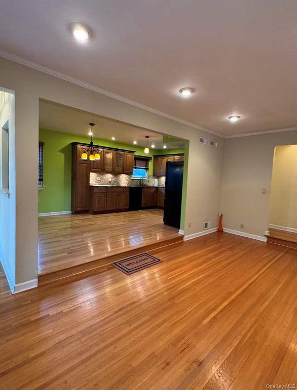 207-20 43rd Ave, Bayside, NY 11361 — photo 2