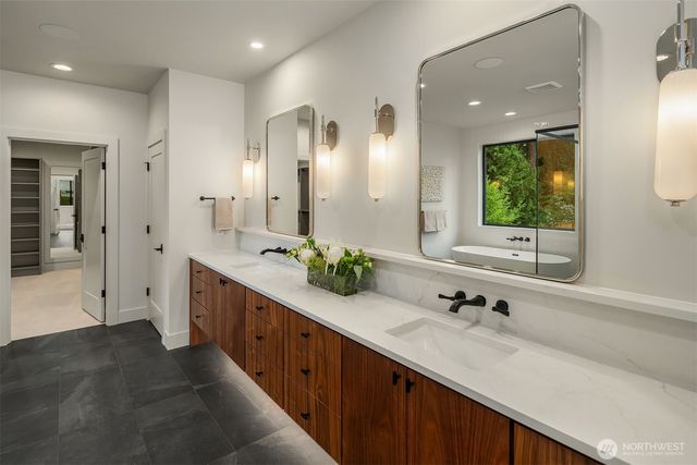 11005 NE 15th Street, Bellevue, WA 98004