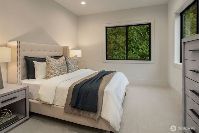 11005 NE 15th Street, Bellevue, WA 98004