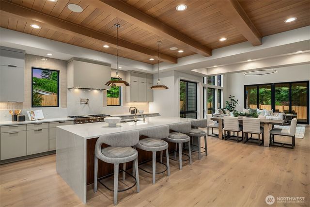 11005 NE 15th Street, Bellevue, WA 98004