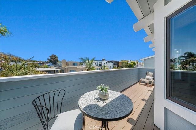 2461 Silverstrand Avenue, Hermosa Beach, CA 90254