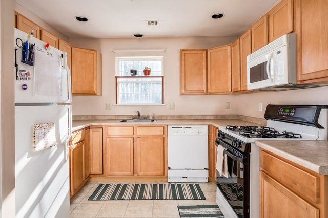 15 Tampa Dr Unit B, Rochester, NH 03867