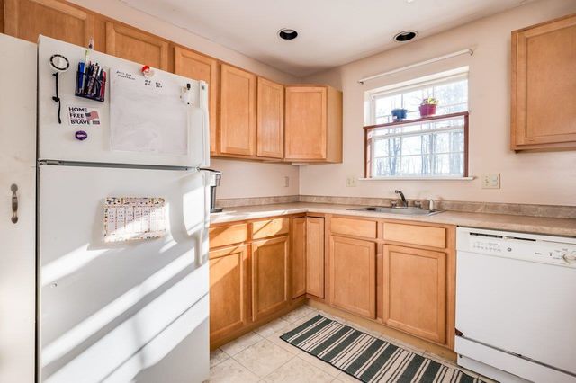 15 Tampa Dr Unit B, Rochester, NH 03867