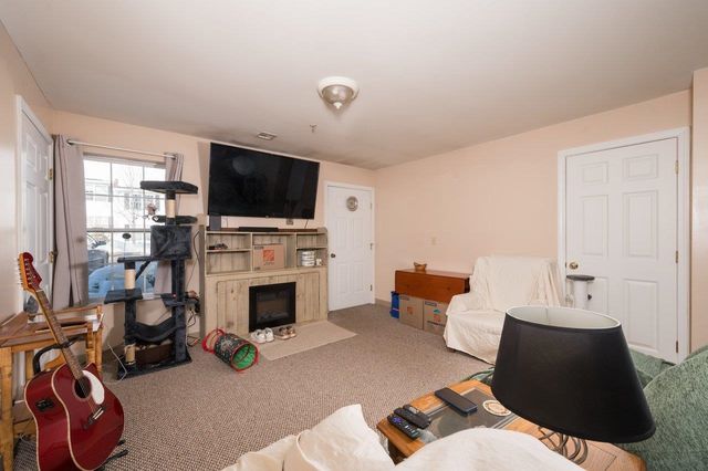 15 Tampa Dr Unit B, Rochester, NH 03867