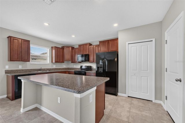 215 ENGLISH HERITAGE PLACE, Dover, FL 33527