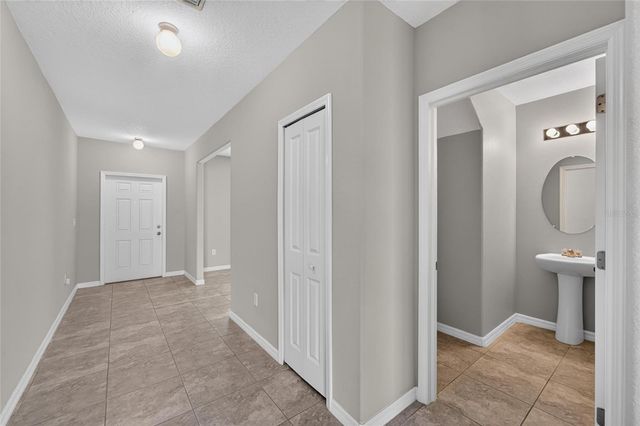 215 ENGLISH HERITAGE PLACE, Dover, FL 33527