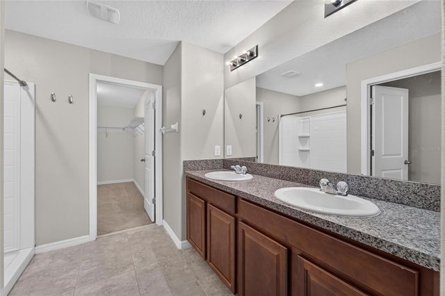 215 ENGLISH HERITAGE PLACE, Dover, FL 33527