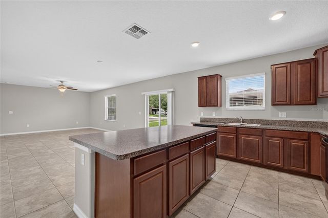 215 ENGLISH HERITAGE PLACE, Dover, FL 33527