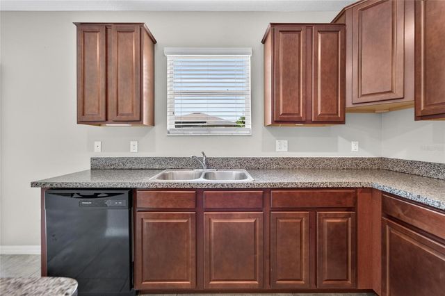 215 ENGLISH HERITAGE PLACE, Dover, FL 33527