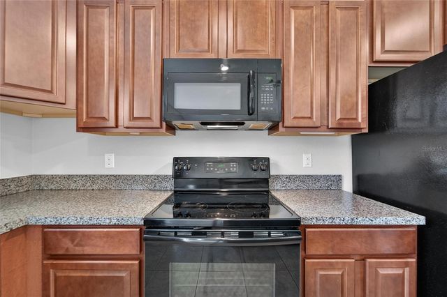 215 ENGLISH HERITAGE PLACE, Dover, FL 33527
