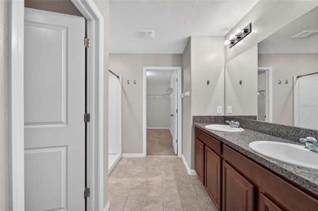 215 ENGLISH HERITAGE PLACE, Dover, FL 33527