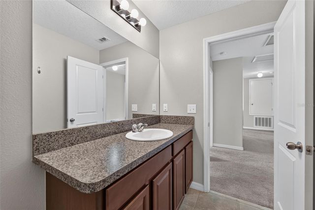 215 ENGLISH HERITAGE PLACE, Dover, FL 33527