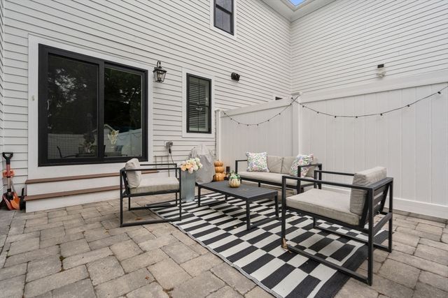 12 South Lincoln St 12, Natick, MA 01760