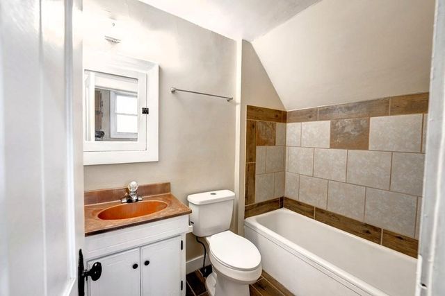 152 S 10th St, Salina, KS 67401