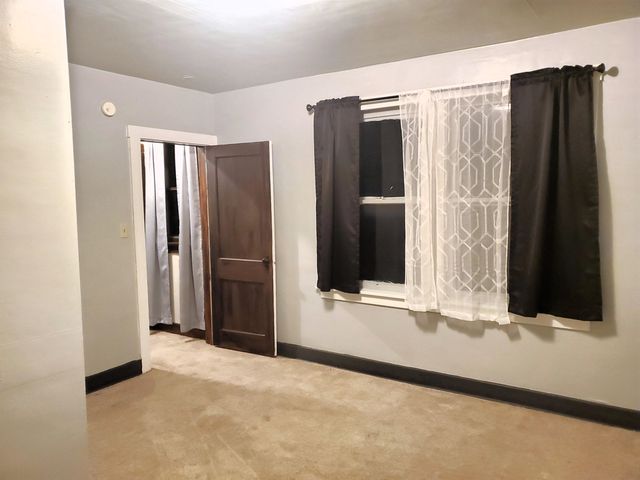 152 S 10th St, Salina, KS 67401