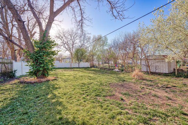 152 S 10th St, Salina, KS 67401