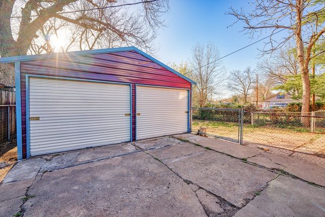 152 S 10th St, Salina, KS 67401