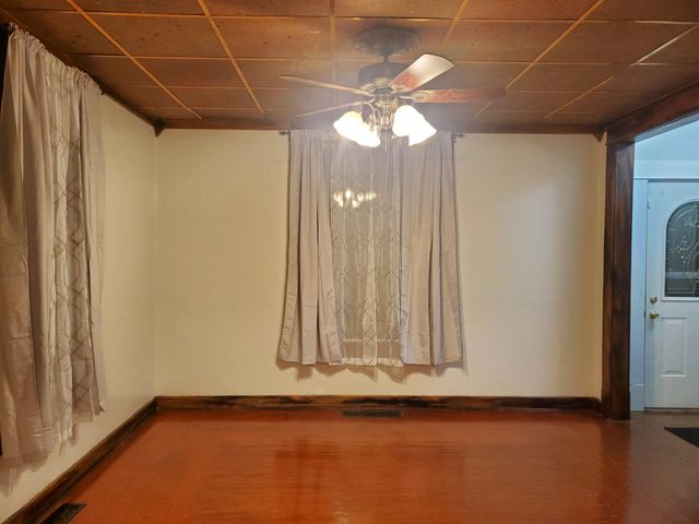 152 S 10th St, Salina, KS 67401