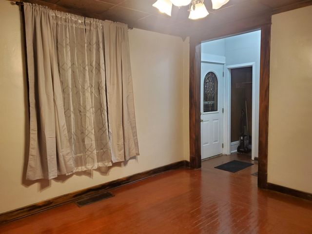 152 S 10th St, Salina, KS 67401