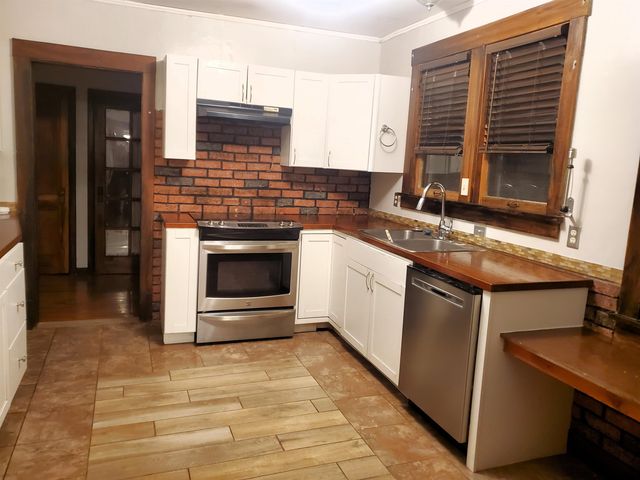 152 S 10th St, Salina, KS 67401