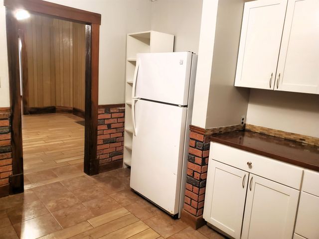 152 S 10th St, Salina, KS 67401