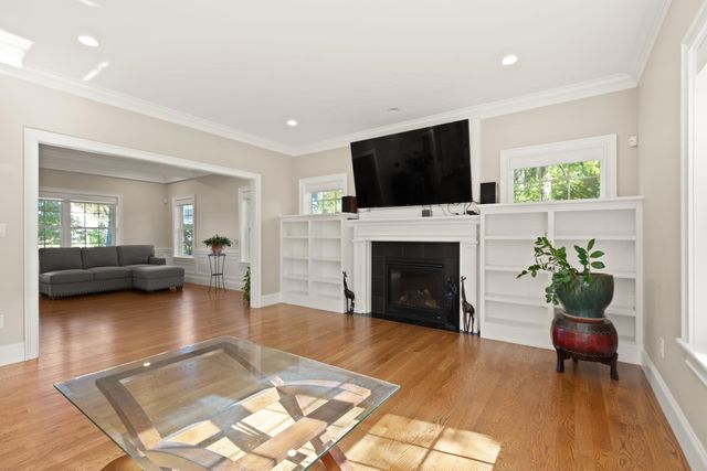 10 Willard Circle, Lexington, MA 02421