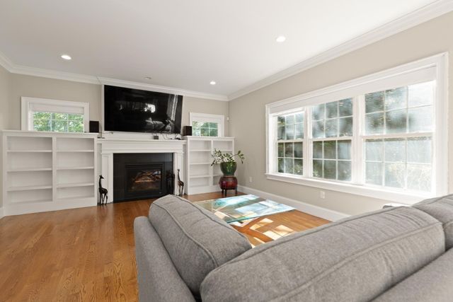 10 Willard Circle, Lexington, MA 02421