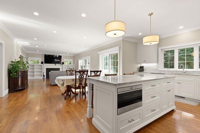 10 Willard Circle, Lexington, MA 02421