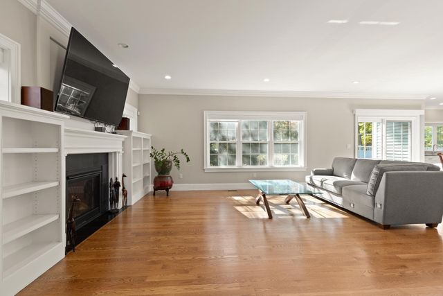 10 Willard Circle, Lexington, MA 02421