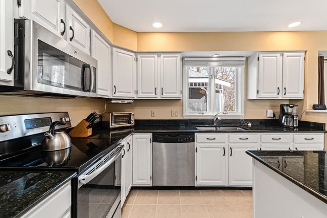 248 Lawnwood Drive, Williston, VT 05495
