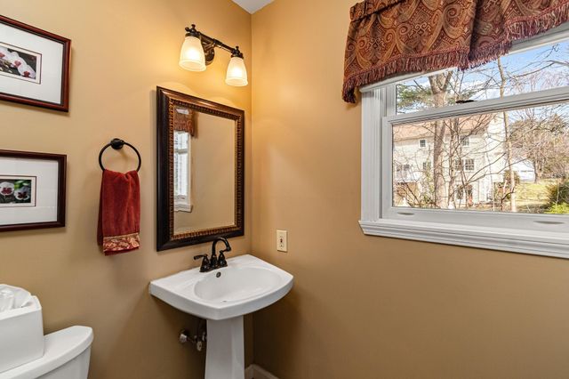 248 Lawnwood Drive, Williston, VT 05495