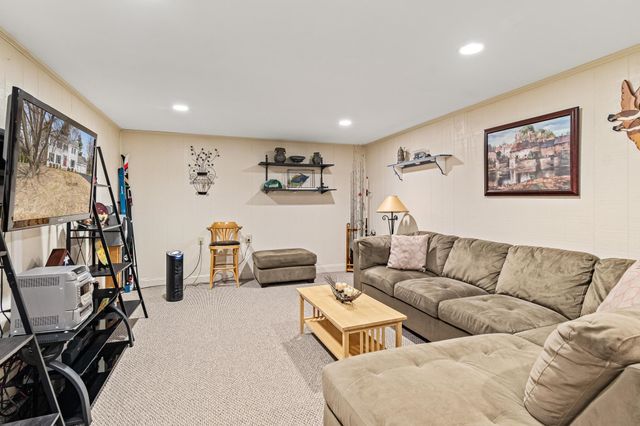 248 Lawnwood Drive, Williston, VT 05495
