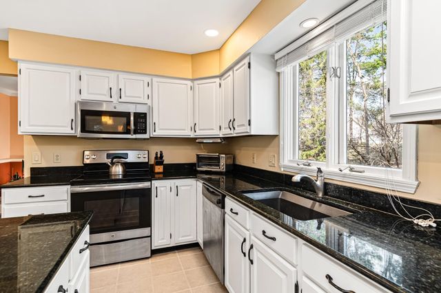 248 Lawnwood Drive, Williston, VT 05495